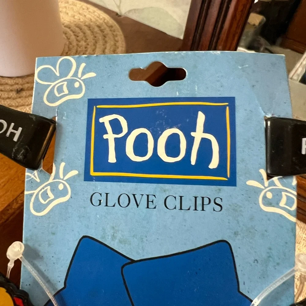DISNEY Vintage *NEW‎ OLD STOCK* Winnie the Pooh Glove Clips for Kids Yellow Red